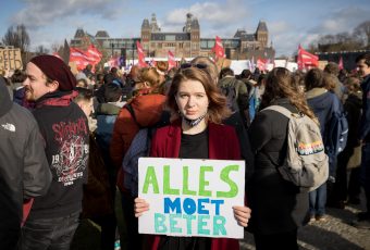 Roos van Delft protesteert tegen de compensatieregeling