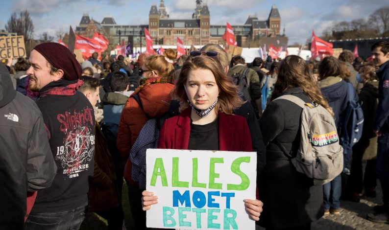 Roos van Delft protesteert tegen de compensatieregeling