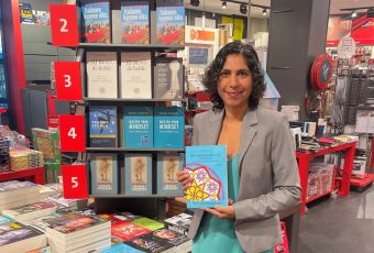 Asha Dijkstra toont haar nieuwe boek