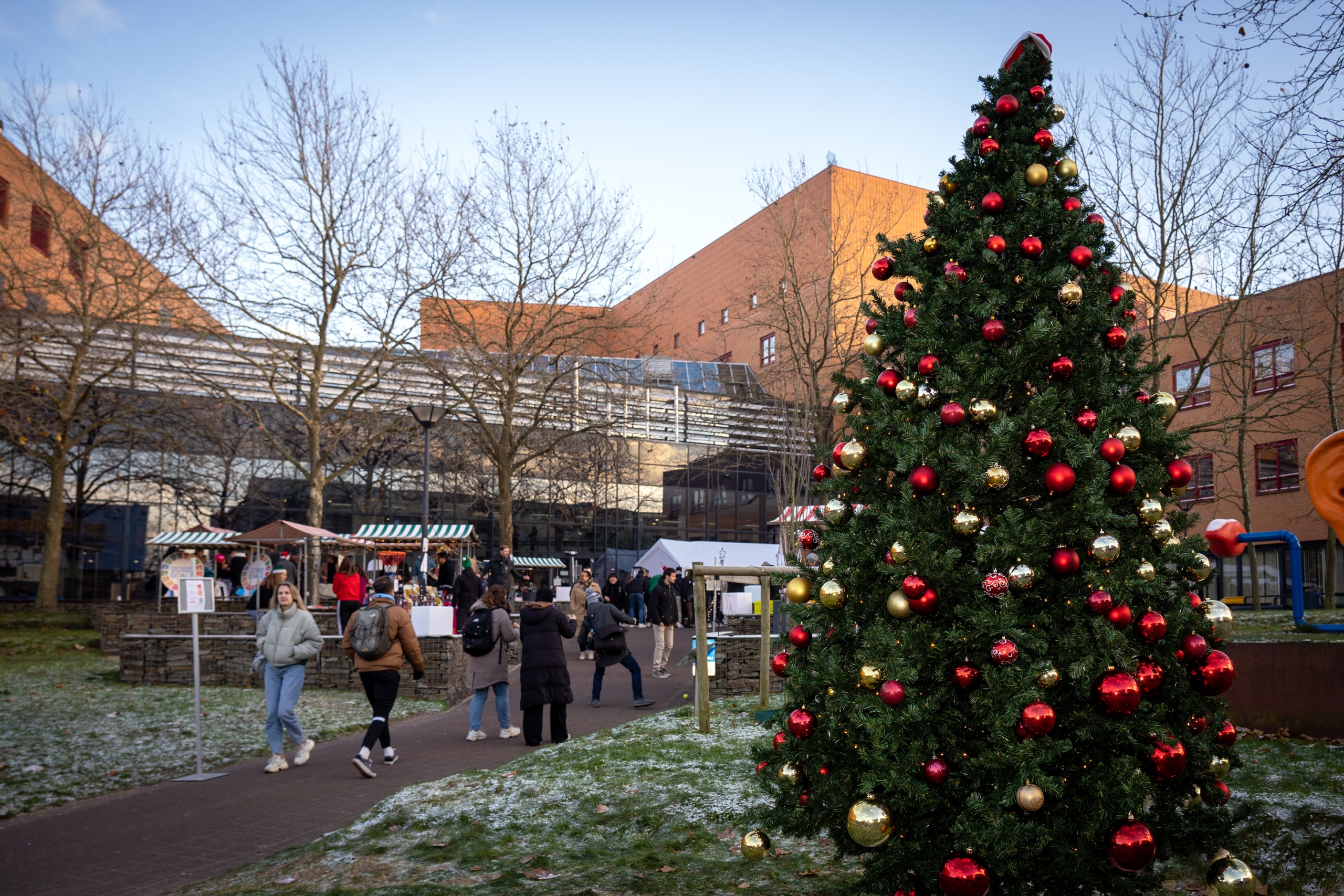 HAN Kerstmarkt op het campusplein in Nijmegen (Kapittelweg 33)
