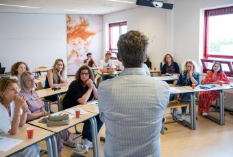 Presentatie student vitaliteitsprogramma aan betrokken bedrijven