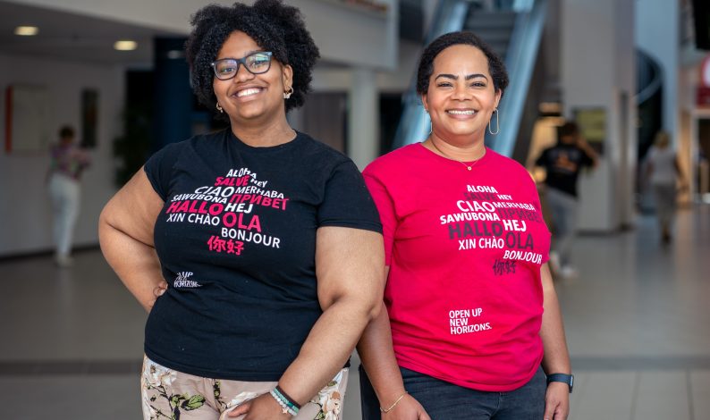 Aryanne Manuel (l.) en Manoemi Dedier van HAN Huntu
