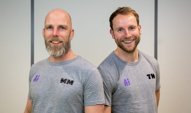 HAN-docenten Marcel Mutsaarts (l.) en Tom Naberink
