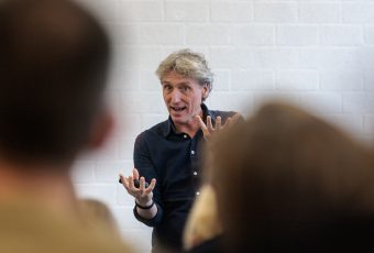 Lector Reint Jan Renes, bij de SEE Spark-lezing aan de HAN op 2 december 2025