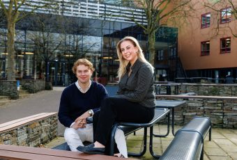 HAN-studenten Yorben de Keijzer (.) en Dunja van Amerongen